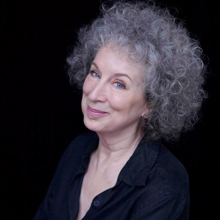 Margaret Atwood é entrevistada pela Folha de S. Paulo